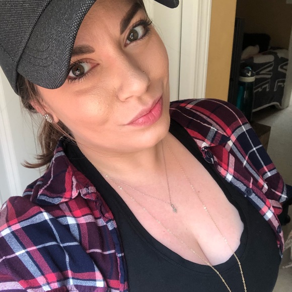 Meet your Posher, Vanessa - Picture 1 of 2